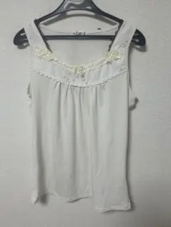axes femme タンクトップ 白 リボン