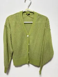 透かし編みの長袖カーディガン 明るい緑