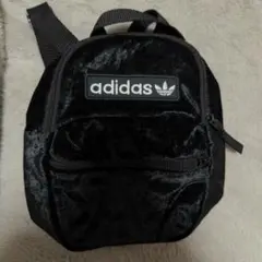 adidas ベロア ミニリュック