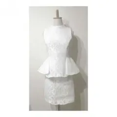 ペプラム型ノースリーブレースタイトワンピースSサイズ