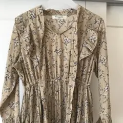 エムズエキサイト　花柄ロングワンピース ベージュ 長袖