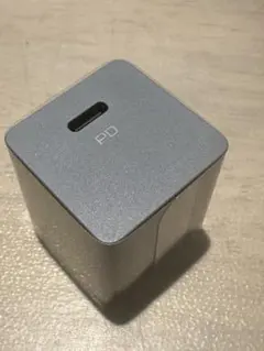 美品 急速充電 20W PD充電器 USB-C 折りたたみ式