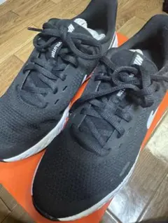 NIKE Revolution 5 (GS) ブラック/ホワイト 23.5cm