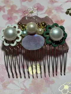 ピンクシェルとアクリルパールフラワーデザイン ヘアコーム　シルバー