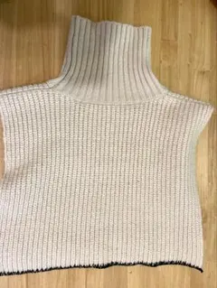 ホワイト　白　ざっくり編み タートルネック ニットベスト