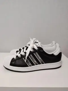 adidas SUPERSTAR ブラック ホワイトのサムネイル