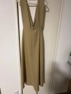 ベージュ Vネックワンピース
