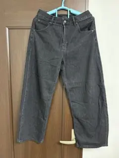 ユニクロ バギーカーブジーンズ丈短め ダークグレー 28