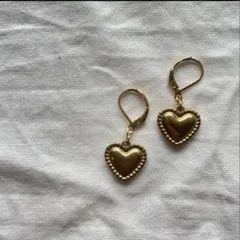 ハンドメイドピアス　つぶつぶハートのピアス　ゴールド　シンプルなピアス