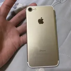 Apple iPhone 7 ゴールド
