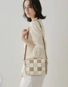 新品　IACUCCI イアクッチ　ベルタ S ショルダーバッグのサムネイル