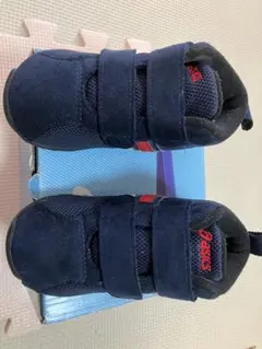 adidas ネイビー ミドルカットスニーカー