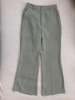 GU パンツ　テーパードパンツ　グリーン