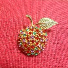 ☆リンゴ型ブローチ カラフルストーン☆