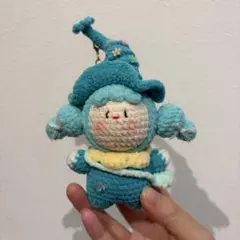 ハンドメイド あみぐるみ 魔女 ドールチャーム キーホルダー 濃い綠色1体