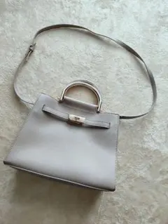 ベージュ ハンドル付きショルダーバッグ