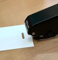 イヤリング台紙用穴あけパンチ