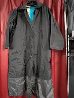 ブラックロングレインコート フード付き　裏地ベージュ水色