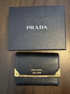 PRADA プラダ ブラック サフィアーノ レザー 三つ折り財布