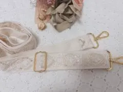 再販！人気！白　インド刺繍リボン　ショルダー紐　スマホ　ストラップ　送料込