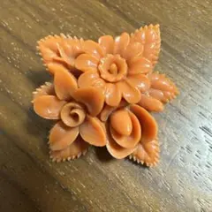 珊瑚風？アンティーク　セルロイド製？オレンジ花デザイン　ブローチ