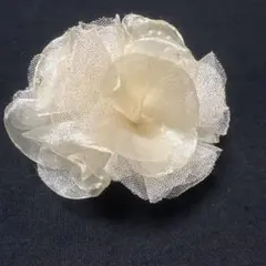 アイボリー 花モチーフ コサージュ ブローチ
