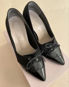 プールサイド　黒 レースアップ ポインテッドトゥパンプス　24㎝