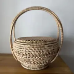 タイ　ラタン　持ち手付き　蓋付き丸カゴ　籠　バスケット　ラウンドかご