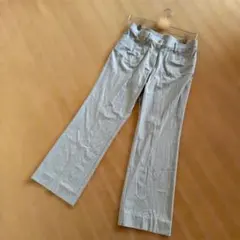 ライトグレー ストレートパンツ 花柄 カジュアルパンツ