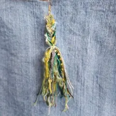 ハンドメイド　ロング　あみあみピアス　引き揃え糸　キラキラ　風　ボンボン　フック