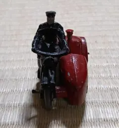 値下げ！Schuco Akustico 2002 ブリキ製 ゼンマイ式自動車 - メルカリ