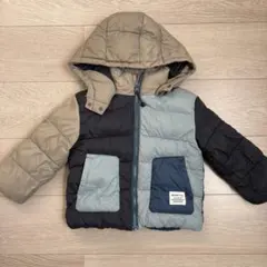 フード付き軽量ダウンコート