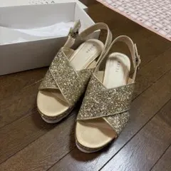 RANDA グリッタークロスベルトサンダル ゴールド Mサイズのサムネイル