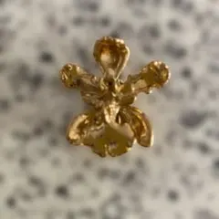 新品未使用　フランス発　アンティーク雑貨店　金色の花デザインブローチ&クリスマス