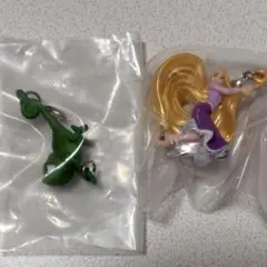 ゆらゆらつながるマスコット　ラプンツェル　パスカル　ガチャガチャ　キーホルダー