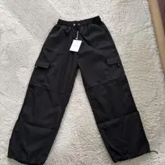 ブラック カーゴパンツ