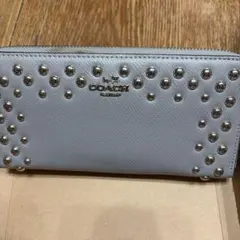 COACH スタッズ ラウンドファスナー 長財布のサムネイル