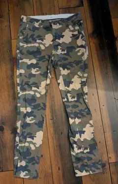 GAP 迷彩パンツ　Girlfriend Chino