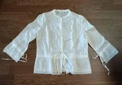 ４℃　ホワイト レース付き 長袖シャツ