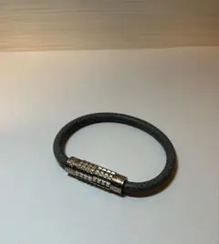 ルイヴィトン LOUIS VUITTONタイガ ブラスレ ディジット バングル