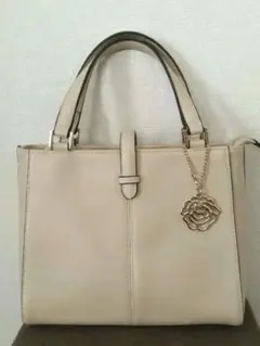 ハンドバッグ チャーム付き