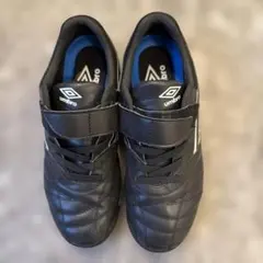 キッズumbro ブラック サッカーシューズ 22センチ