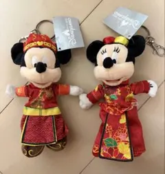 香港ディズニーランド　ミッキー&ミニーチャイナ服キーホルダー