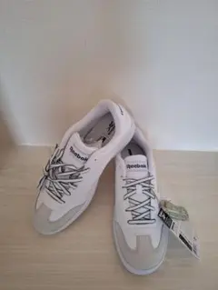 Reebok ホワイト スニーカー