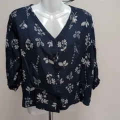 ③ネイビー花柄五分袖シャツ