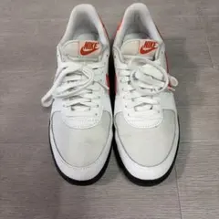 NIKE スニーカー ホワイト オレンジ ブラック　箱無し