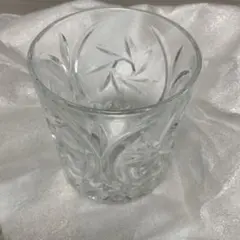 大正〜昭和レトロなオリーブの冠がカッティングされたウランガラス容器
