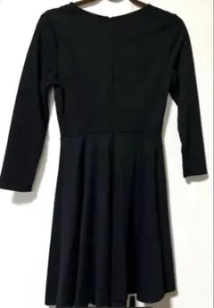 新品 GU長袖ワンピース 膝丈ワンピース レース装飾切替 ブラックSサイズ