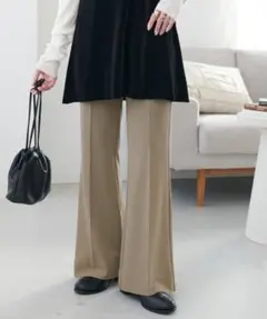欲張りフレアパンツ　ML ベージュ