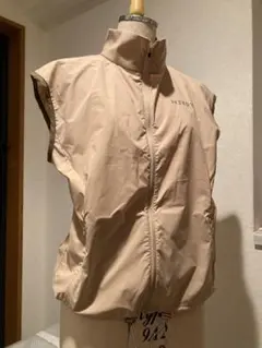 NERGY ベージュ ジップアップベスト　新品♪